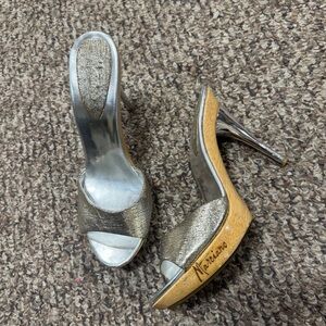 Women’s sandals 3 1/2” heels Marciano silver/gold size 6 1/2